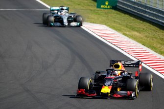 Max Verstappen, Red Bull Racing RB15 ve Lewis Hamilton, Mercedes AMG F1 W10