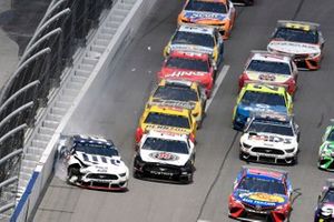 Brad Keselowski, Team Penske, Ford Mustang Miller Lite and Kevin Harvick, Stewart-Haas Racing, Ford Mustang Jimmy John's wreck