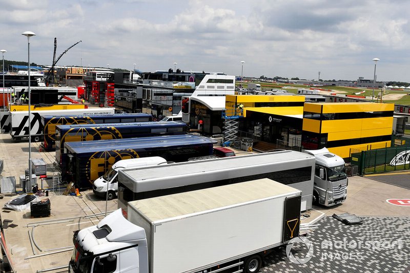 Suasana paddock