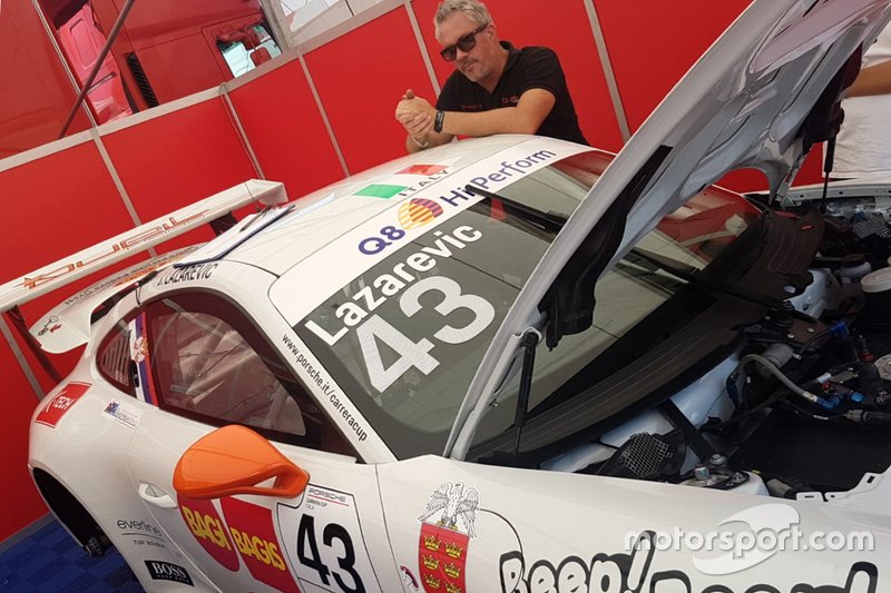 La Porsche di Jovan Lazarevic, Duell Race, nel garage