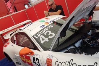 La Porsche di Jovan Lazarevic, Duell Race, nel garage