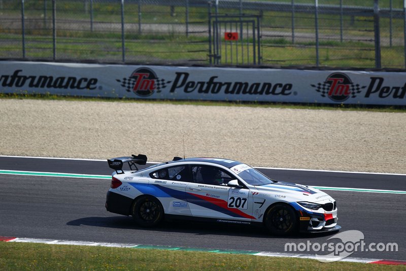 #207 BMW M4 GT4, BMW Team Italia: Fascicolo-Guerra