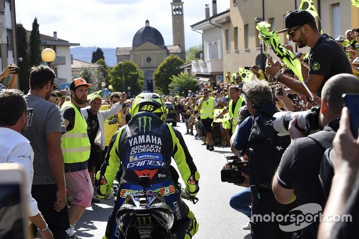 Valentino Rossi, Yamaha Factory Racing, dans les rues de Tavullia