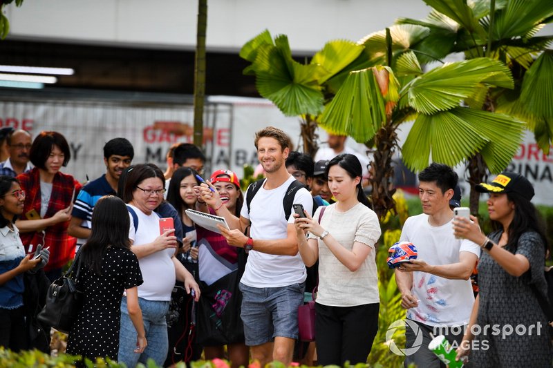 Romain Grosjean, Haas F1Team signs an autograph for a fan