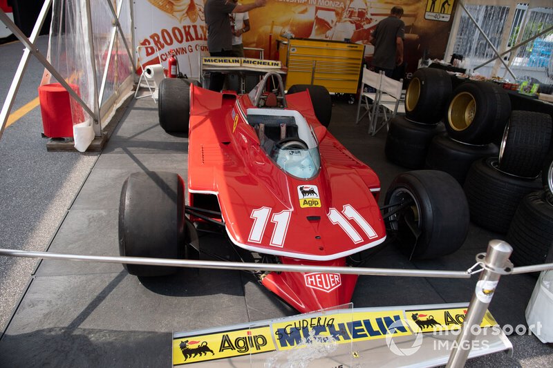 La voiture de Jody Scheckter, Ferrari 312T dans le paddock