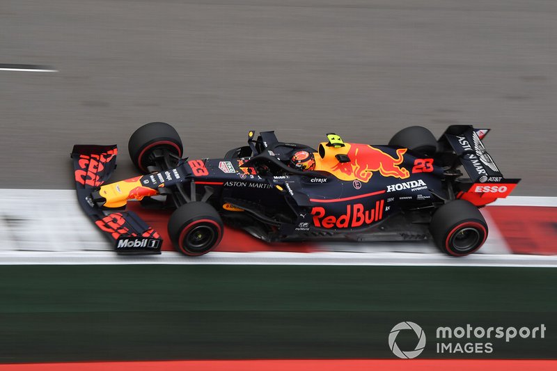 5º: Alex Albon, Red Bull Racing RB15: +38.348