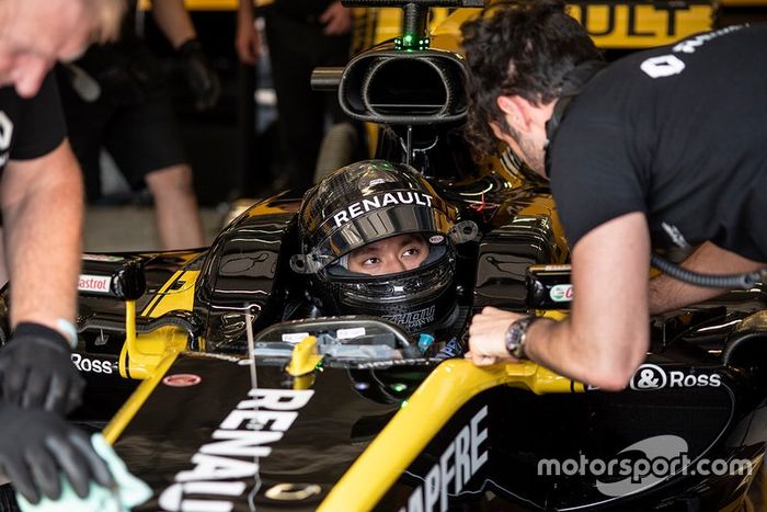 Guanyu Zhou, Academia Renault Sport, prueba el Renault 2017 F1