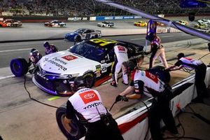 Matt DiBenedetto, Leavine Family Racing, Toyota Camry Toyota Express Maintenance makes a pit stop