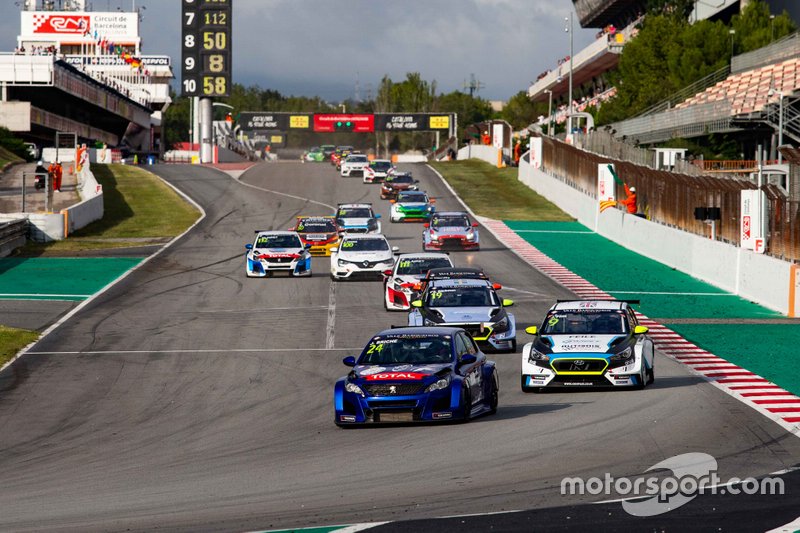 Julien Briché, JSB Compétition Peugeot 308 TCR leads