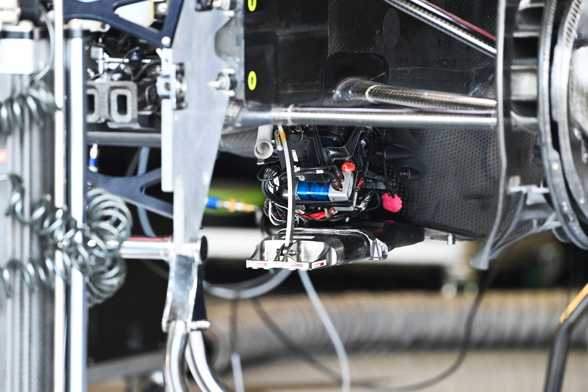 Williams FW44: Elektronik an der Cockpit-Vorderkante