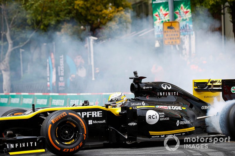Demonstration with Guanyu Zhou, Renault F1 Team