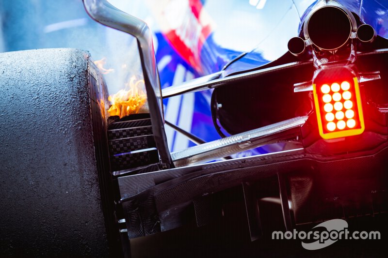 Горящие тормоза Toro Rosso Александра Элбона