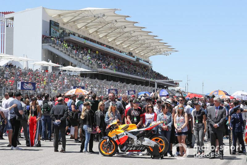 Nicky Hayden bike and family