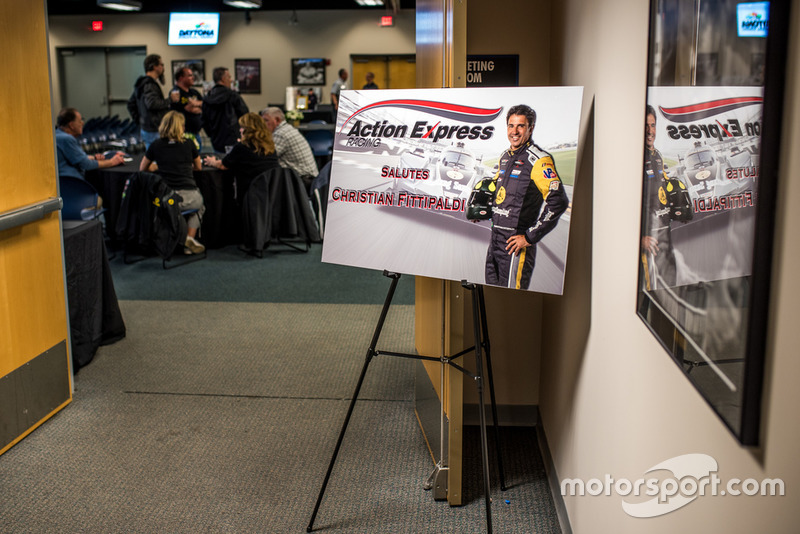 Homenagem a Christian Fittipaldi antes das 24 Horas de Daytona