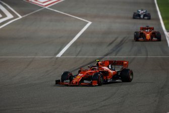 Charles Leclerc, Ferrari SF90, Sebastian Vettel, Ferrari SF90, Valtteri Bottas, Mercedes AMG W10