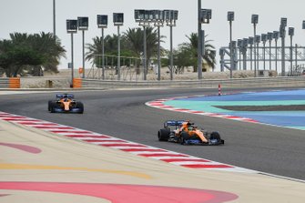 Lando Norris, McLaren MCL34 en Carlos Sainz Jr., McLaren MCL34