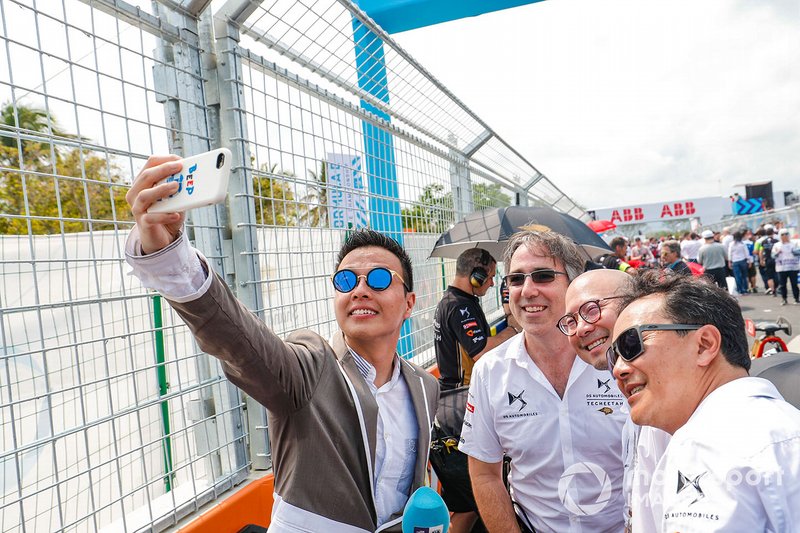 Mark Preston, Team Principal, DS TECHEETAH, posa per un selfie