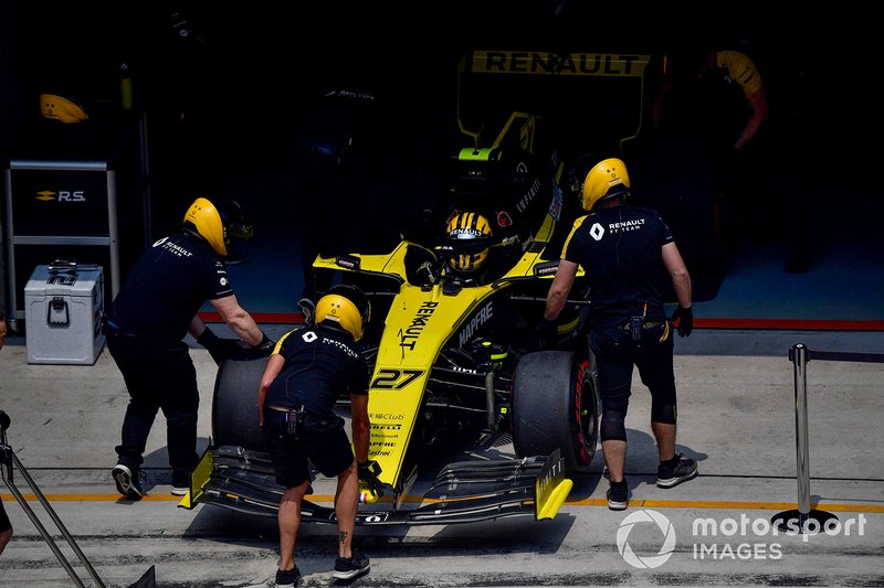 Nico Hulkenberg, Renault F1 Team R.S. 19, is returned to the garage