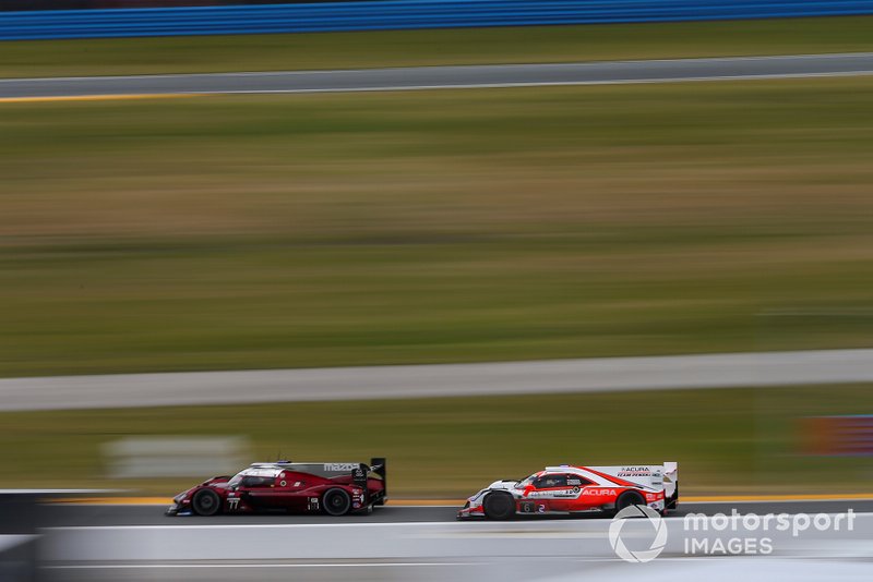 #77 Mazda Team Joest Mazda DPi, DPi: Oliver Jarvis, Tristan Nunez, Timo Bernhard, Rene Rast, #6 Acura Team Penske Acura DPi, DPi: Juan Pablo Montoya, Dane Cameron, Simon Pagenaud
