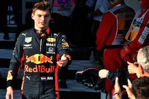 Le troisième, Max Verstappen, Red Bull Racing, dans le Parc Fermé