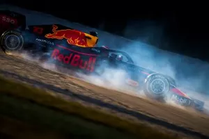 Pierre Gasly, Red Bull Racing RB15, dans le bac à gravier