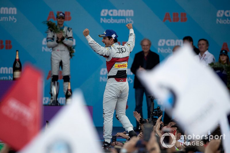 Race winner Lucas Di Grassi, Audi Sport ABT Schaeffler celebrates as he approaches the podium