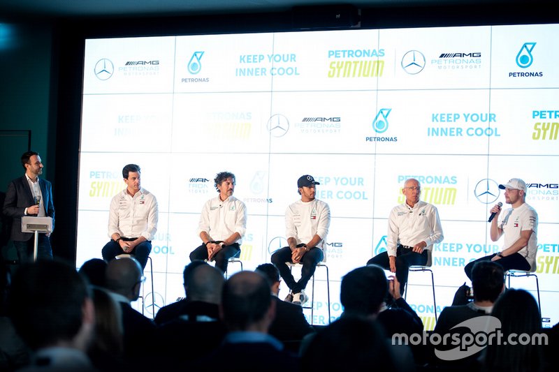 Toto Wolff, Giuseppe D’Arrigo, Lewis Hamilton, Eric Holthusen, Valtteri Bottas, Mercedes-AMG Petronas Motorsport