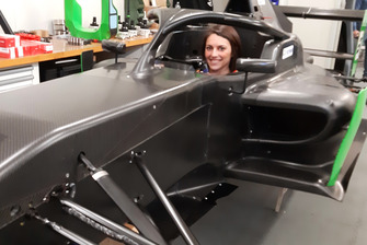 Sharon Scolari nell'abitacolo della Formula Regional