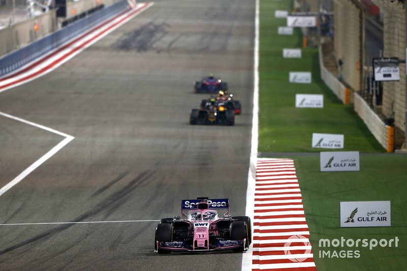 Sergio Perez, Racing Point RP19, Kevin Magnussen, Haas F1 Team VF-19