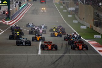 Sebastian Vettel, Ferrari SF90, voor Charles Leclerc, Ferrari SF90, Lewis Hamilton, Mercedes AMG F1 W10, Valtteri Bottas, Mercedes AMG W10, Max Verstappen, Red Bull Racing RB15, Kevin Magnussen, Haas F1 Team VF-19