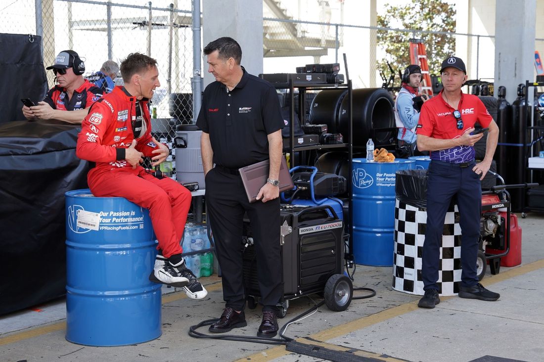 #93 Acura Meyer Shank Racing w/Curb Agajanian Acura ARX-06: Renger Van Der Zande