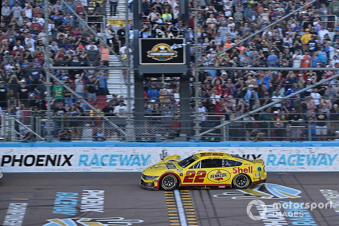 Joey Logano, Team Penske, Shell Pennzoil Ford Mustang, wygrywa Mistrzostwa Nascar Cup 2024