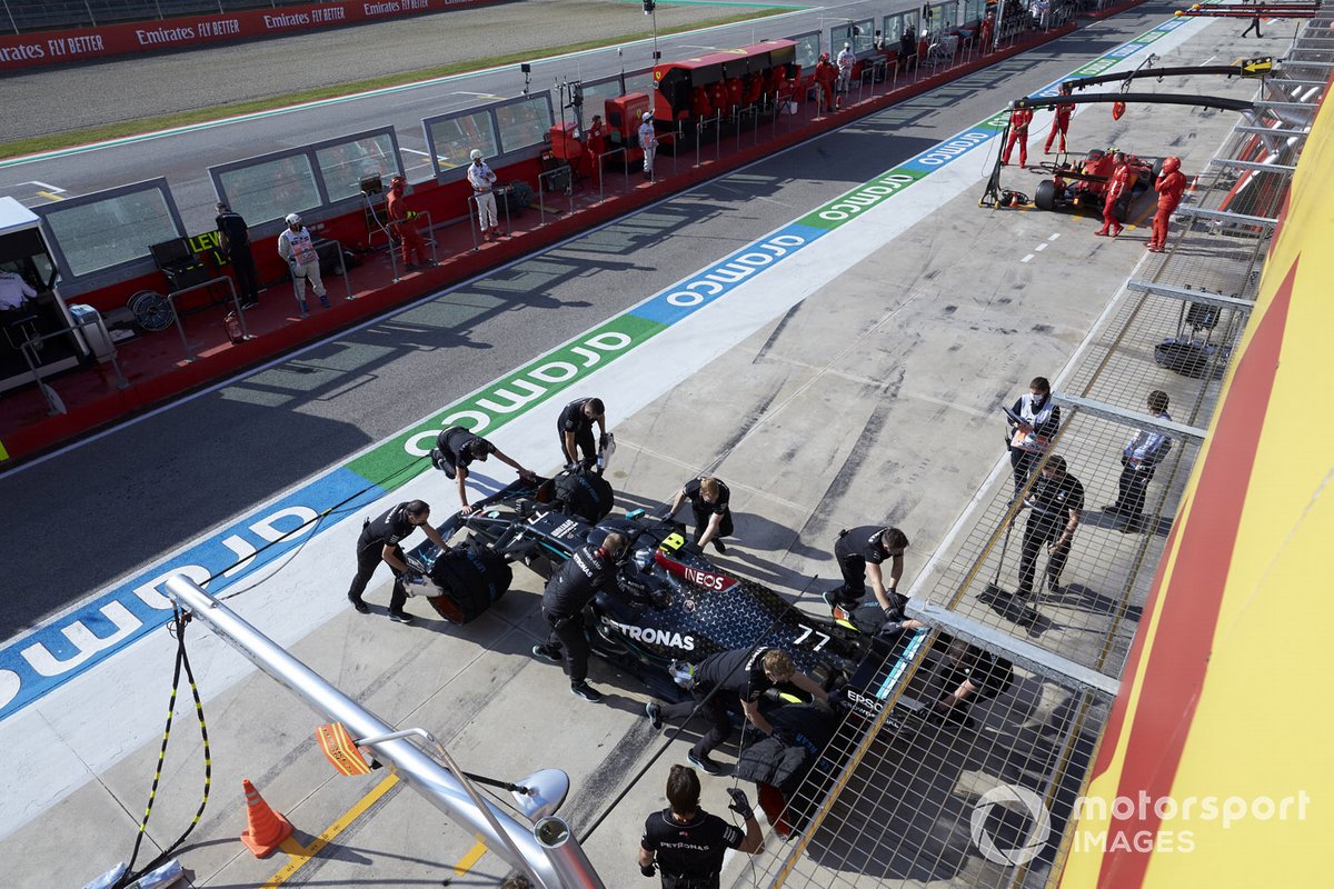 Valtteri Bottas, Mercedes F1 W11, torna nel garage