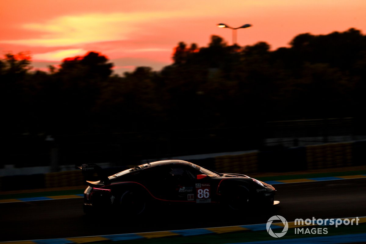#86 Gulf Racing Porsche 911 RSR: Michael Wainwright, Benjamin Barker, Andrew Watson