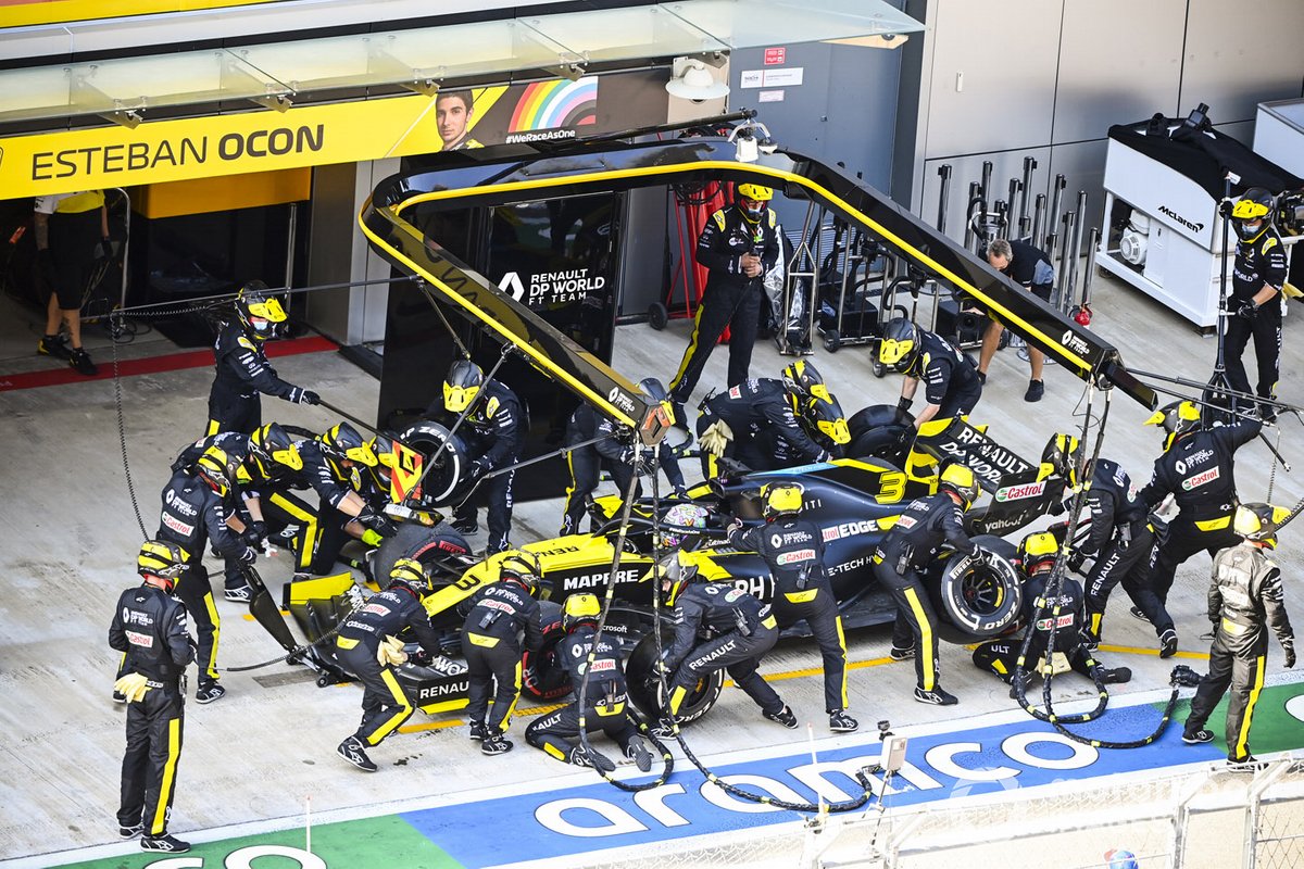 Daniel Ricciardo, Renault F1 Team R.S.20, pit stop