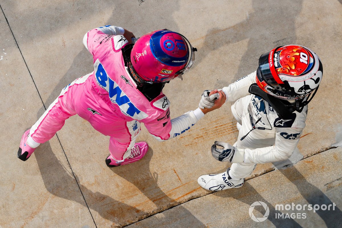 Lance Stroll, Racing Point, terzo classificato, si congratula con Pierre Gasly, AlphaTauri, primo classificato, al Parc Ferme