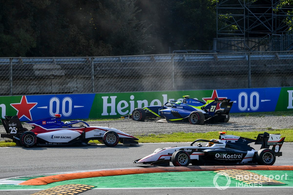 Accidente en el inicio de la carrera 2 de Fórmula 2 en Monza