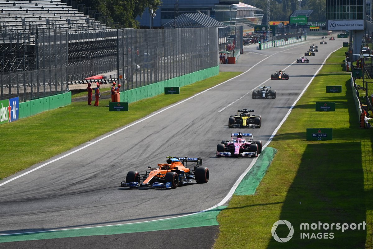 Lando Norris, McLaren MCL35, Lance Stroll, Racing Point RP20, Daniel Ricciardo, Renault F1 Team R.S.20, e Valtteri Bottas, Mercedes F1 W11