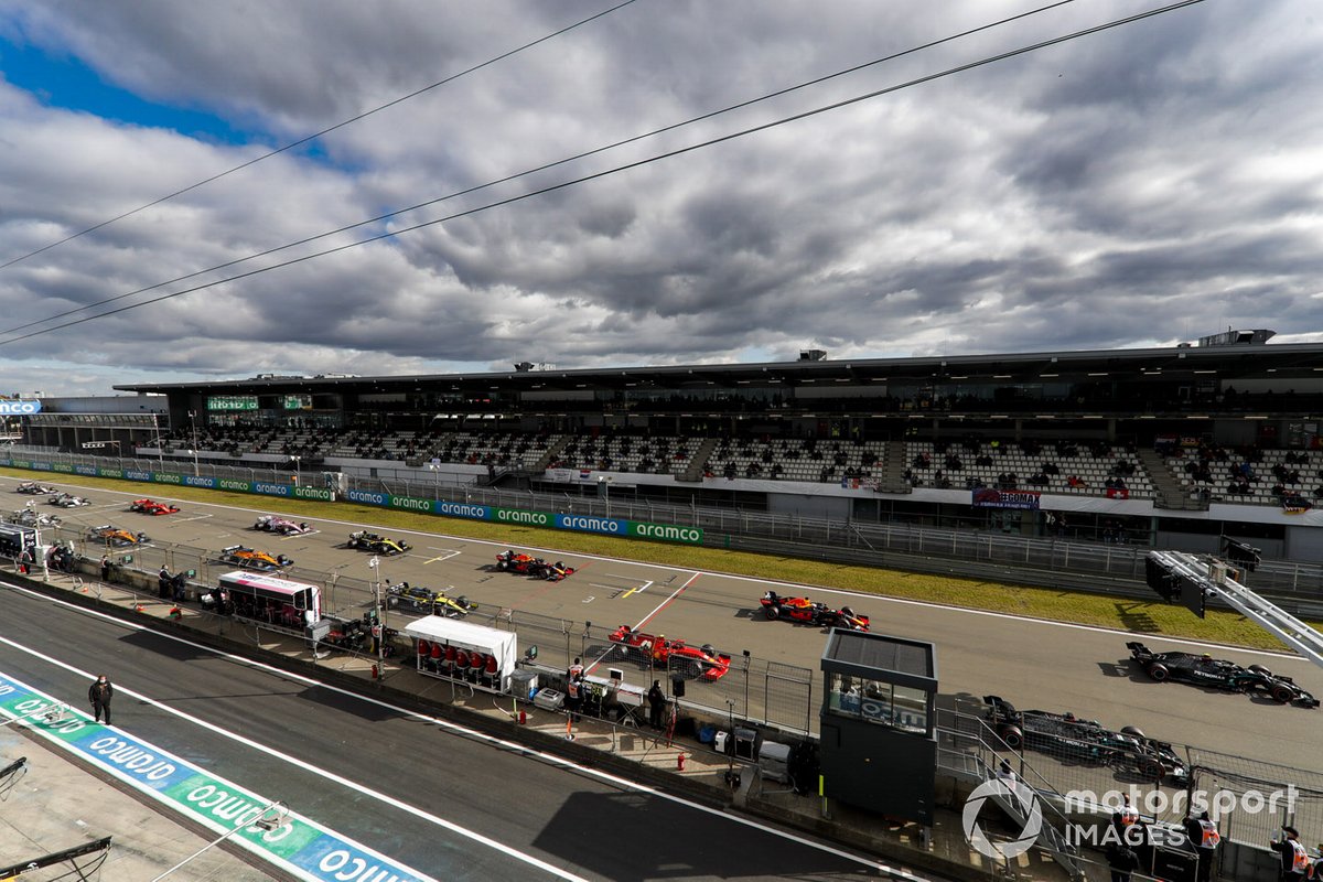 Valtteri Bottas, Mercedes F1 W11 Lewis Hamilton, Mercedes F1 W11, Charles Leclerc, Ferrari SF1000, Max Verstappen, Red Bull Racing RB16 al inicio