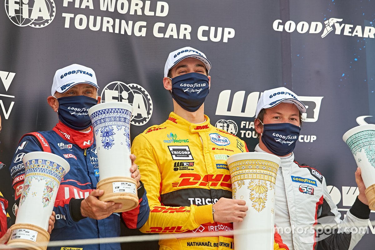 Podio: il vincitore Nathanael Berthon, Comtoyou DHL Team Audi Sport Audi RS3 LMS, secondo posto Gabriele Tarquini, BRC Hyundai N LUKOIL Squadra Corse Hyundai i30 N TCR, terzo posto Jean-Karl Vernay, Mulsanne Alfa Romeo Giulietta TCR
