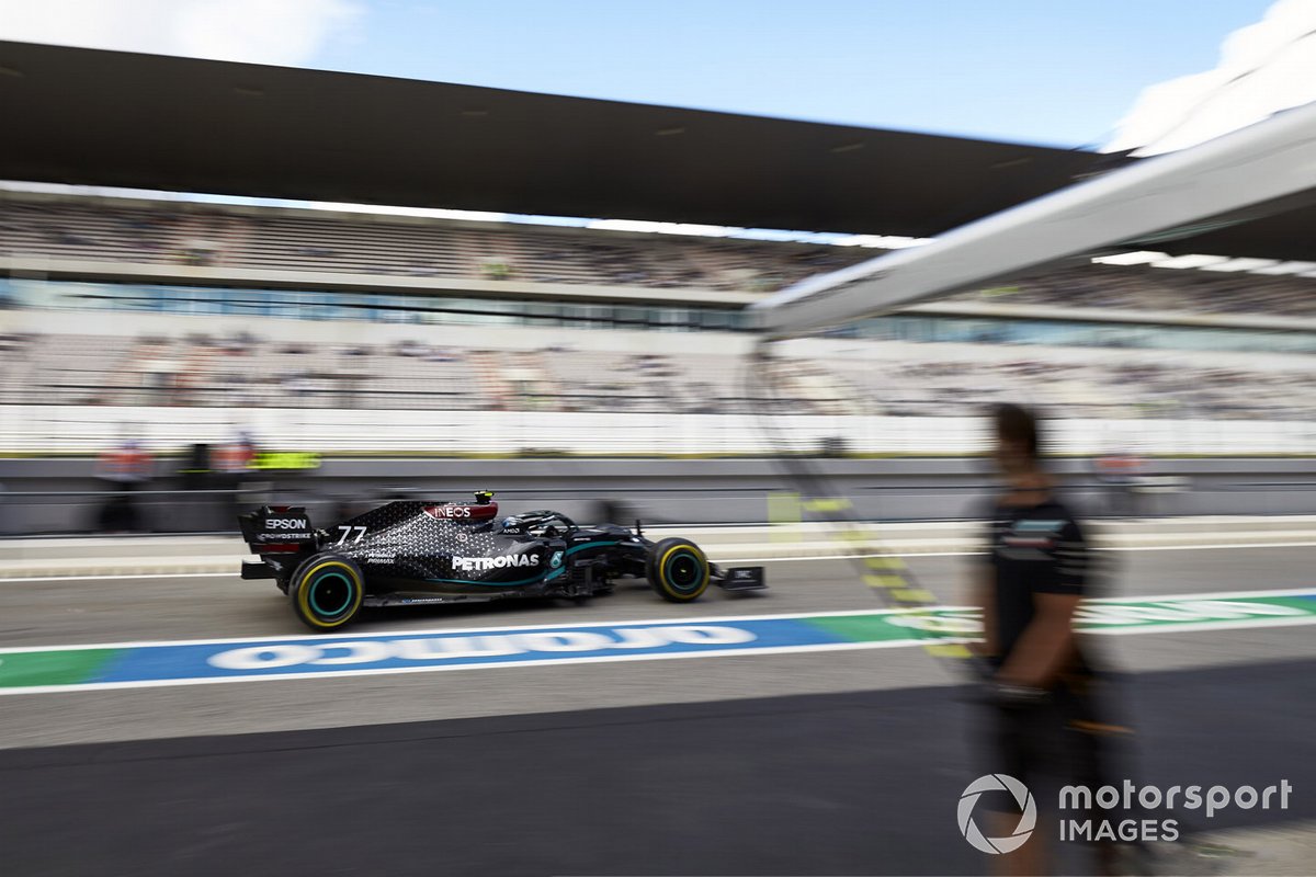 Valtteri Bottas, Mercedes F1 W11, lascia il garage