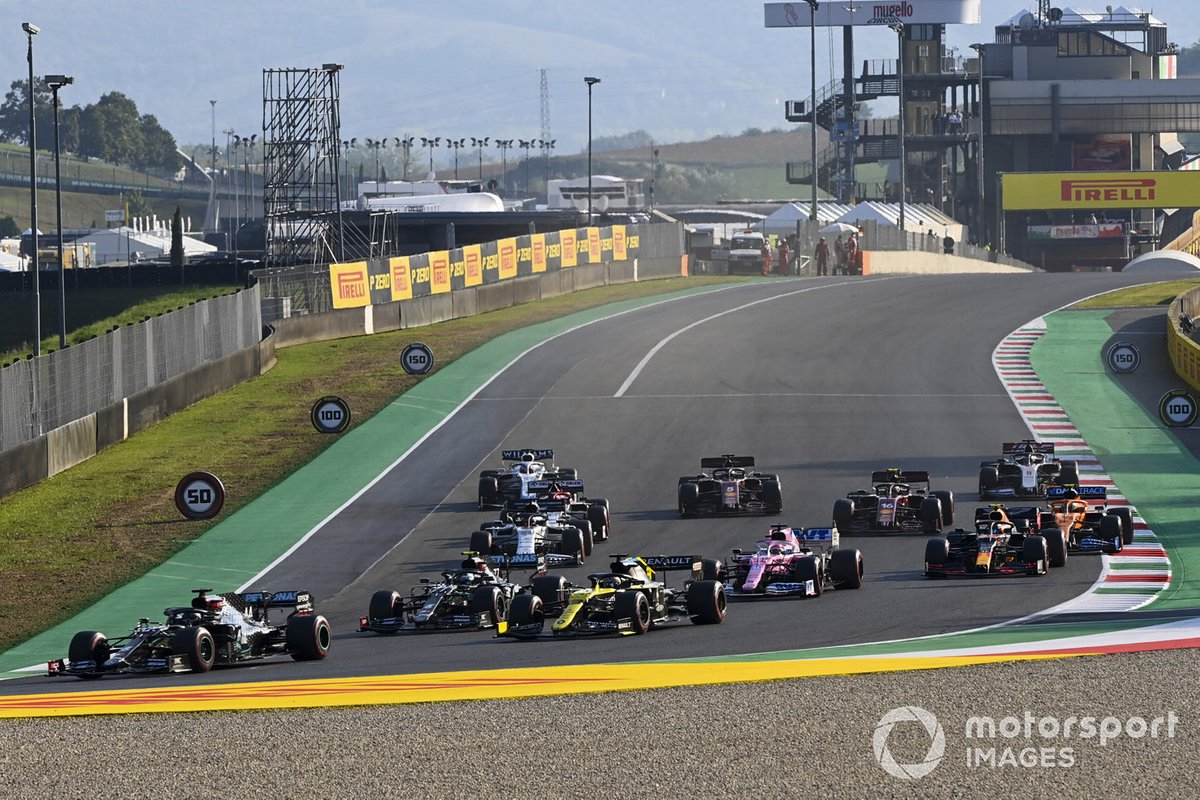 Lewis Hamilton, Mercedes F1 W11, et le reste des monoplaces au restart