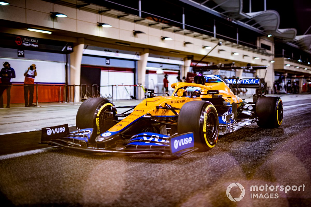 7. McLaren MCL35M: 369 vueltas (1997,028 km)