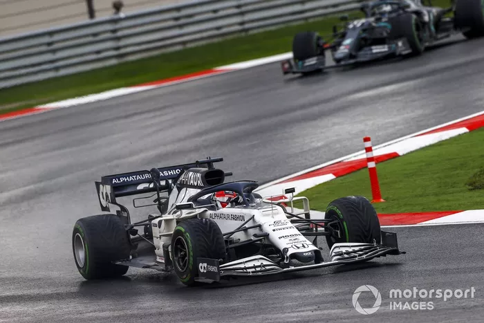 Daniil Kvyat, AlphaTauri AT01, Valtteri Bottas, Mercedes F1 W11
