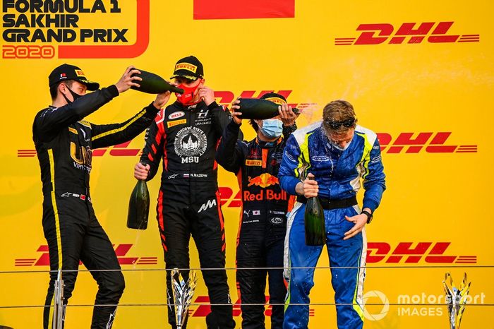 Podio: segundo lugar Guanyu Zhou, UNI-Virtuosi, ganador de la carrera Yuki Tsunoda, Carlin, tercer lugar Nikita Mazepin, Hitech Grand Prix