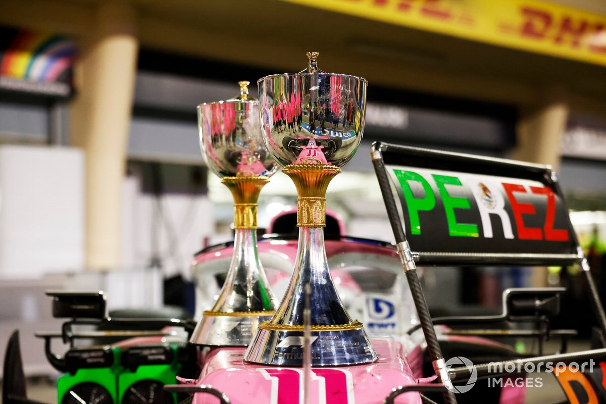 Los trofeos de ganador en el auto de Sergio Pérez, Racing Point RP20