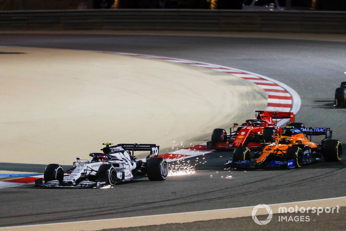 Pierre Gasly, AlphaTauri AT01, Lando Norris, McLaren MCL35, e Sebastian Vettel, Ferrari SF1000