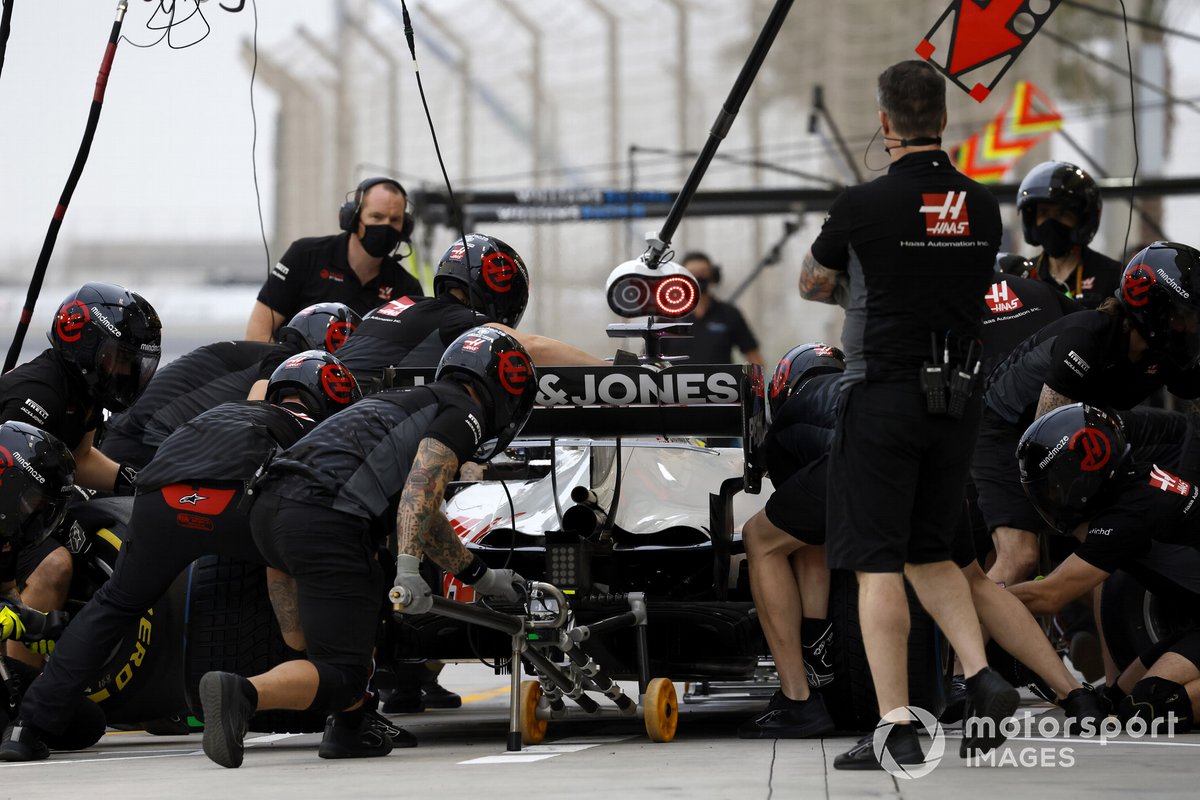 Romain Grosjean, Haas VF-20, fa uno stop
