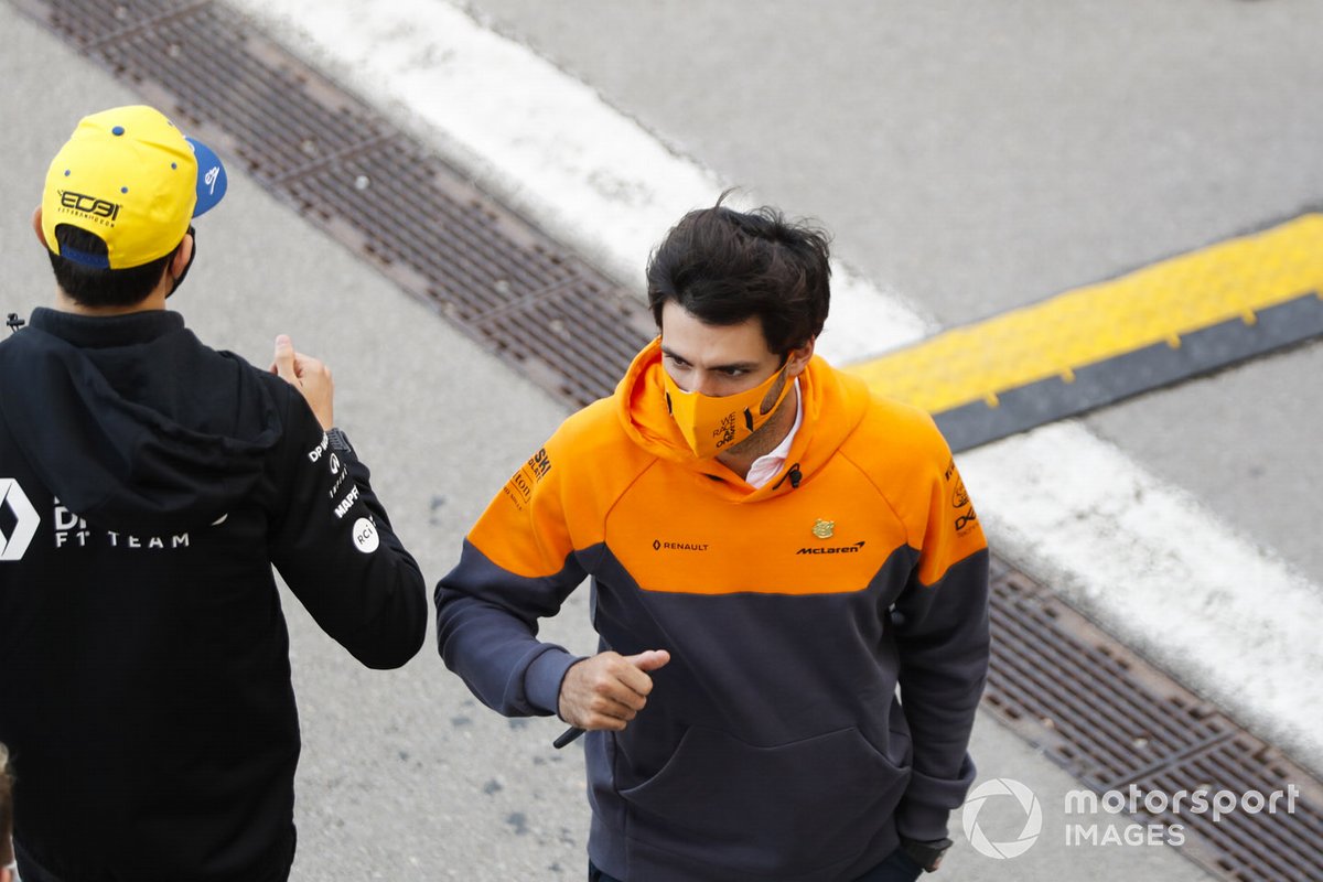 Carlos Sainz Jr., McLaren, Esteban Ocon, Renault F1