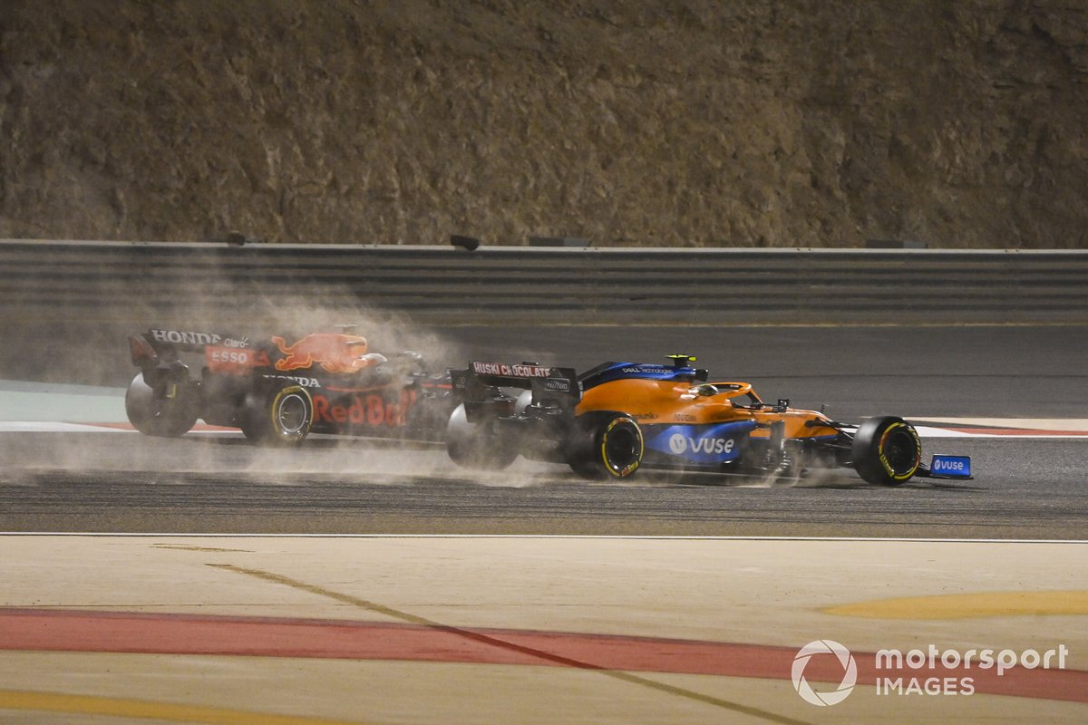 Lando Norris, McLaren MCL35M, Max Verstappen, Red Bull Racing RB16B